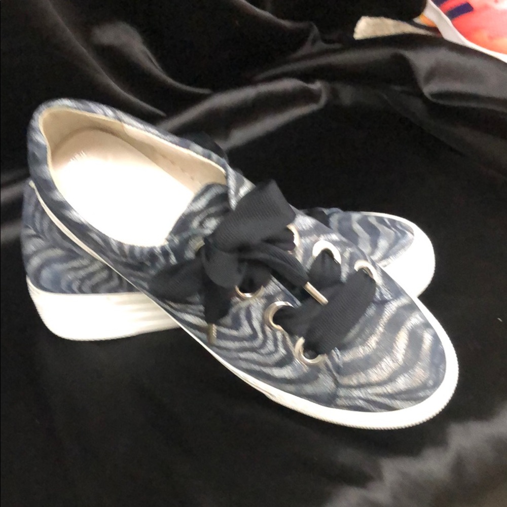 Stylish Blue Patterned Women's Sneakers